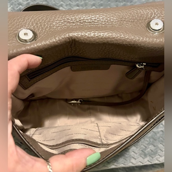 Michael Kors purse/crossbody in tan. - Picture 8 of 9